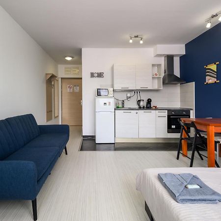 Sun Resort Residential Suite-Free Parking Garage Same Building Budapest Bagian luar foto