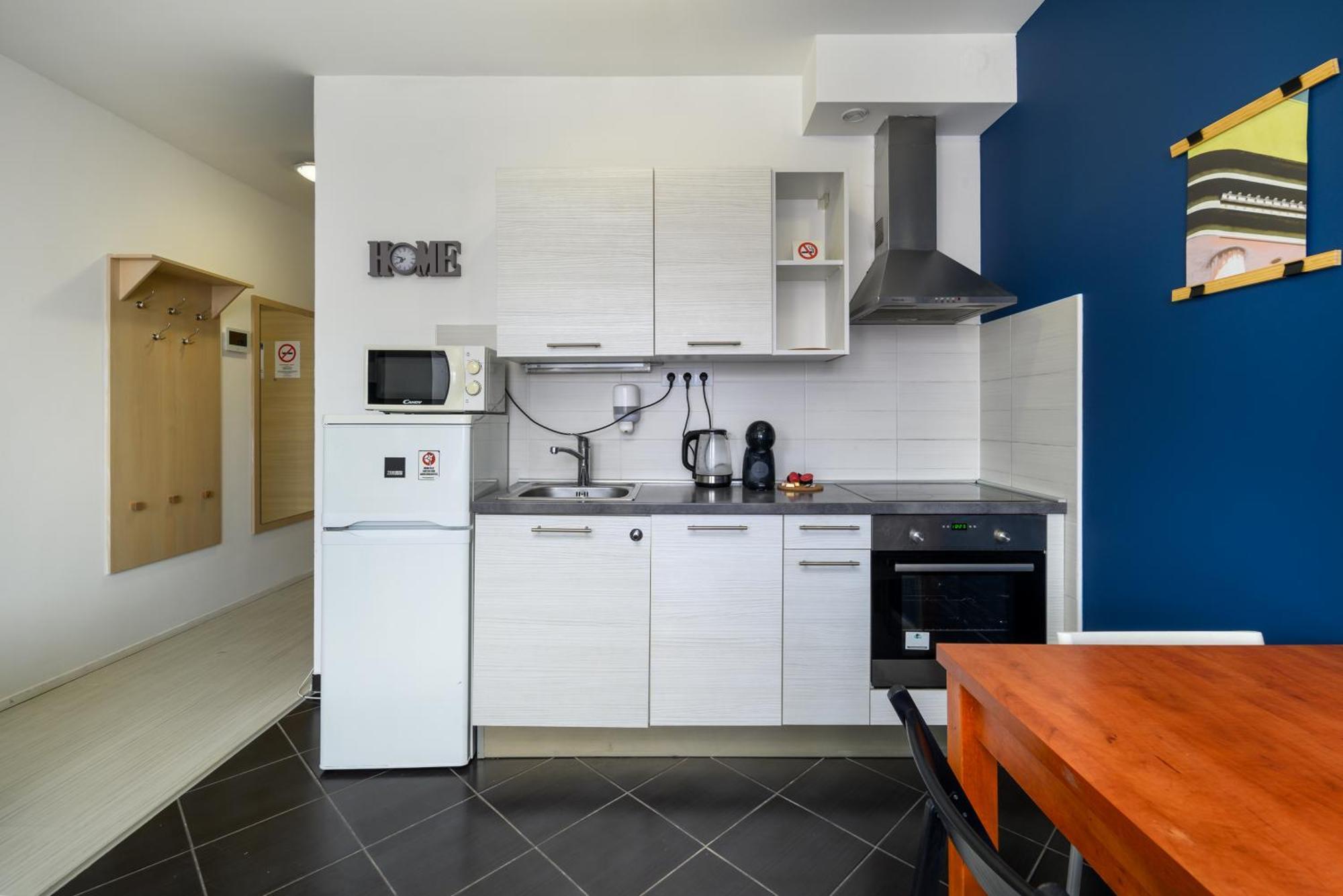 Sun Resort Residential Suite-Free Parking Garage Same Building Budapest Bagian luar foto